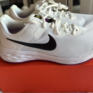 Women’s Nike Revolution shoes new size 9.5